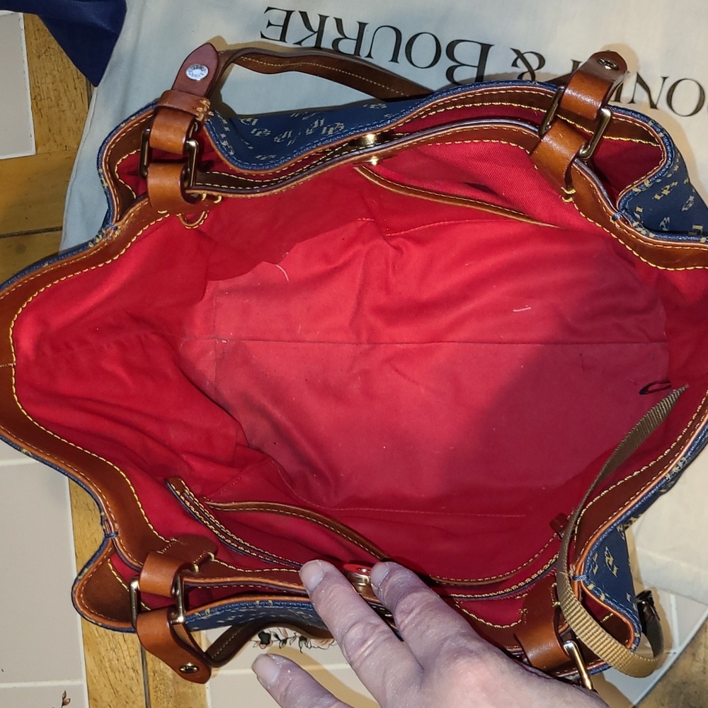 Dooney & Bourke Navy & Gold Bag.  Pre-loved - Picture 12 of 16